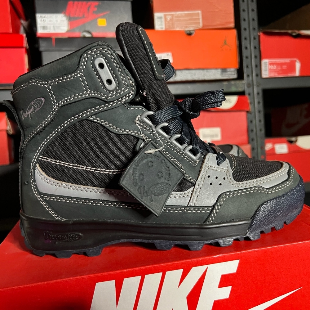 Vasque Vintage Hiking Boots Youth Sz 7Y Black Gray Very good condition